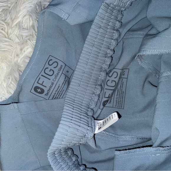 FIGS DUSTY BLUE💙🔵 - Picture 1 of 3